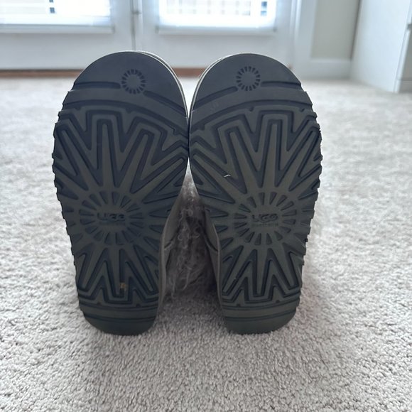 Authentic UGG Lida Boots in Seal Grey with Sheepskin and Mongolian Fur - Picture 4 of 5